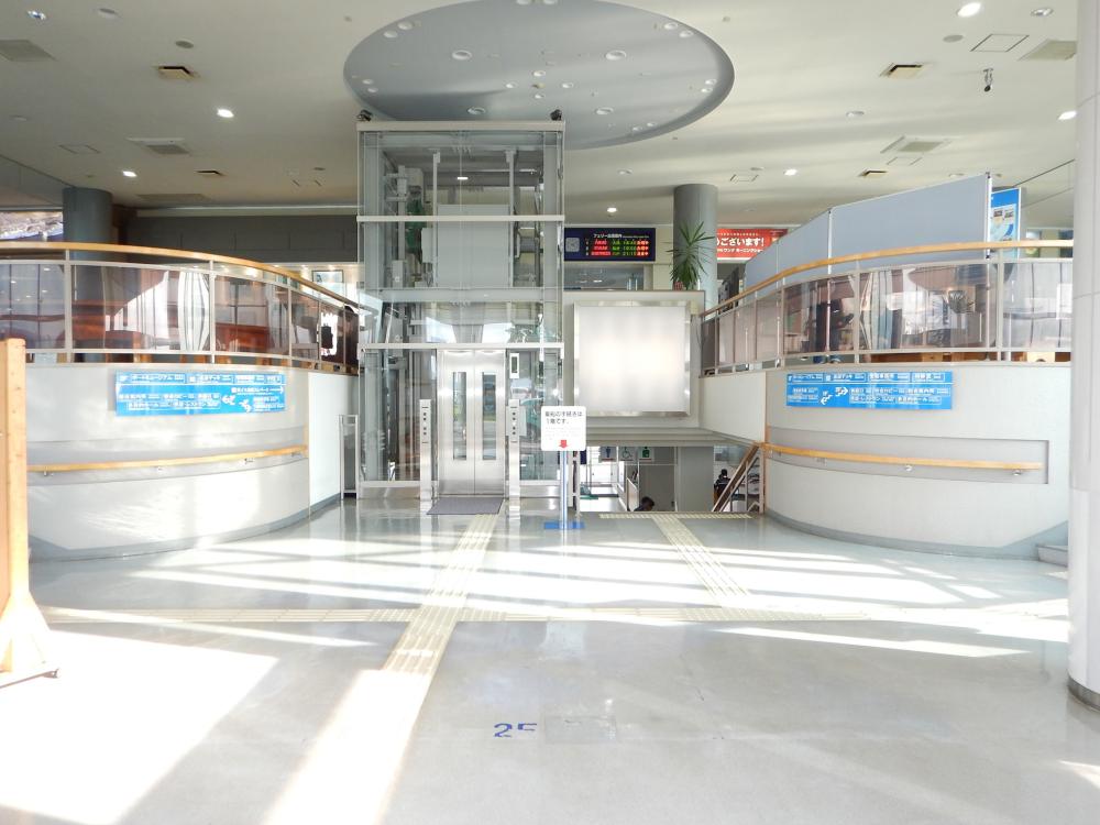 The main entrance hall of the terminal－Before renovation
